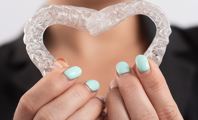 Aparelhos Ortodônticos: Diferenças entre Alinhadores e Aparelhos Fixos